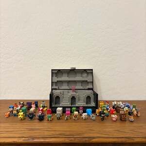 Mattel Minecraft Collector Chest, 61 One Inch Mini Figures Total, Exclusive Fig